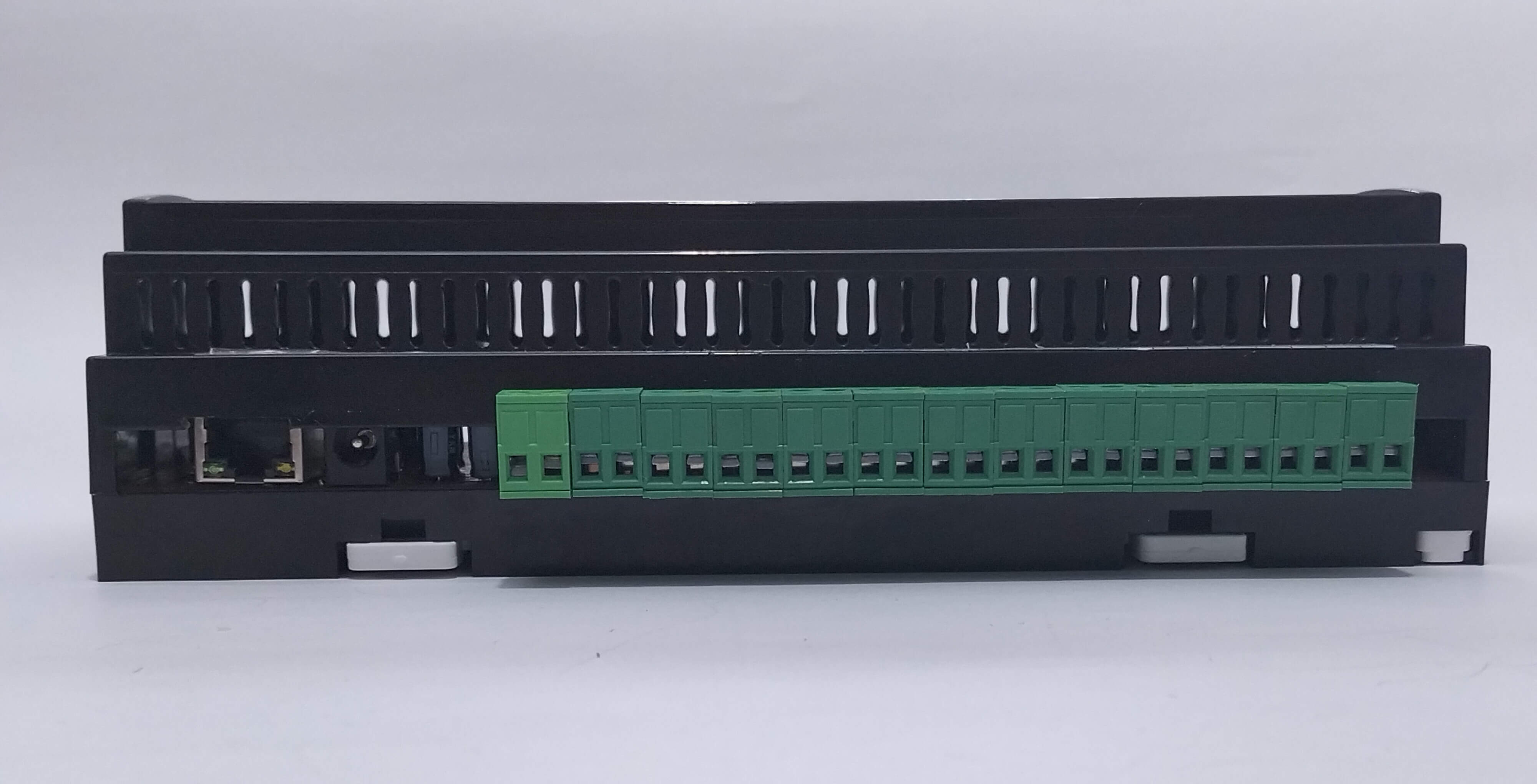 Network 24 input Modülü - ön görünüm, RJ45 ve röle klemensleri görünür