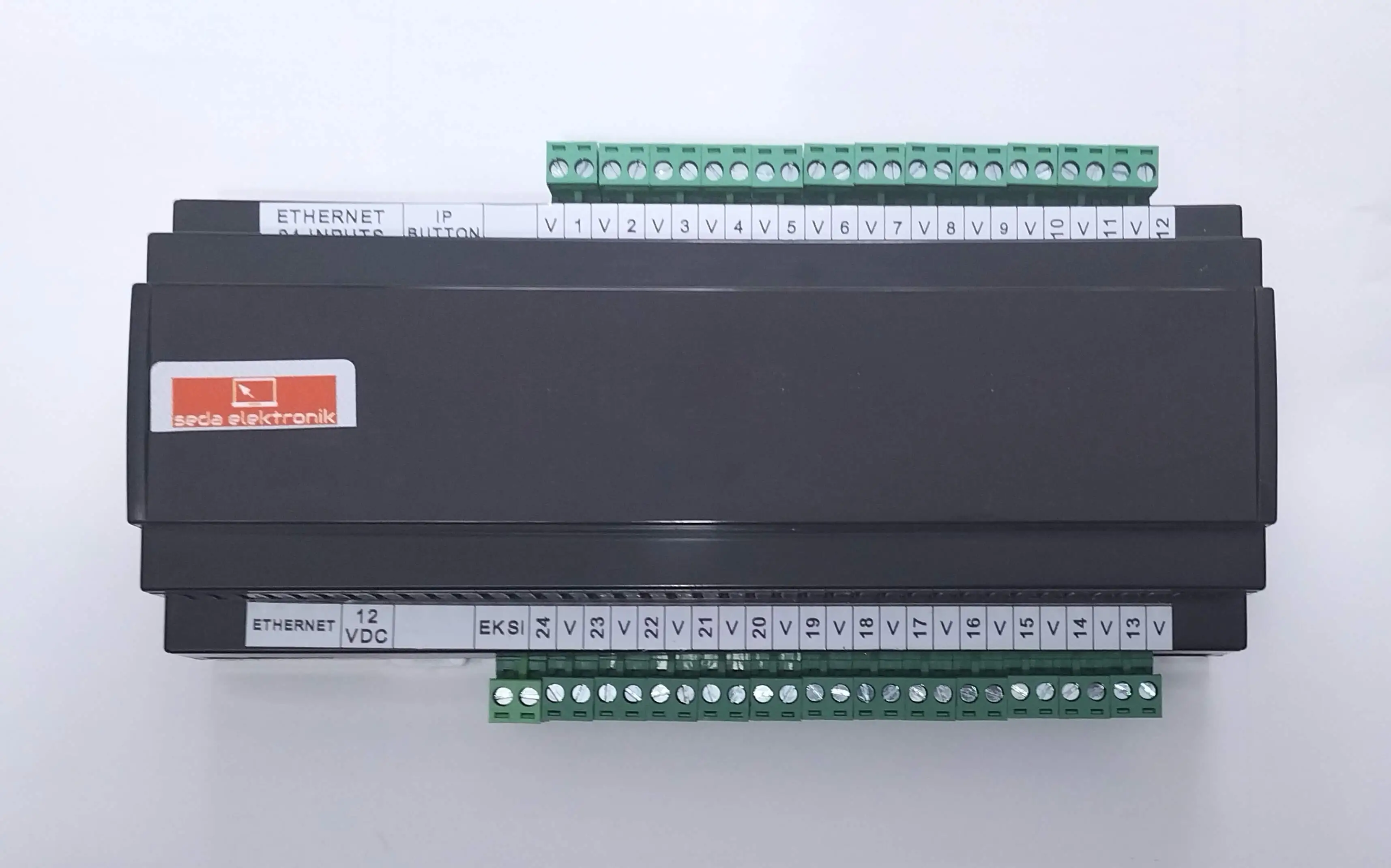 Network 24 İnput Modülü - ön görünüm, RJ45 ve röle klemensleri görünür