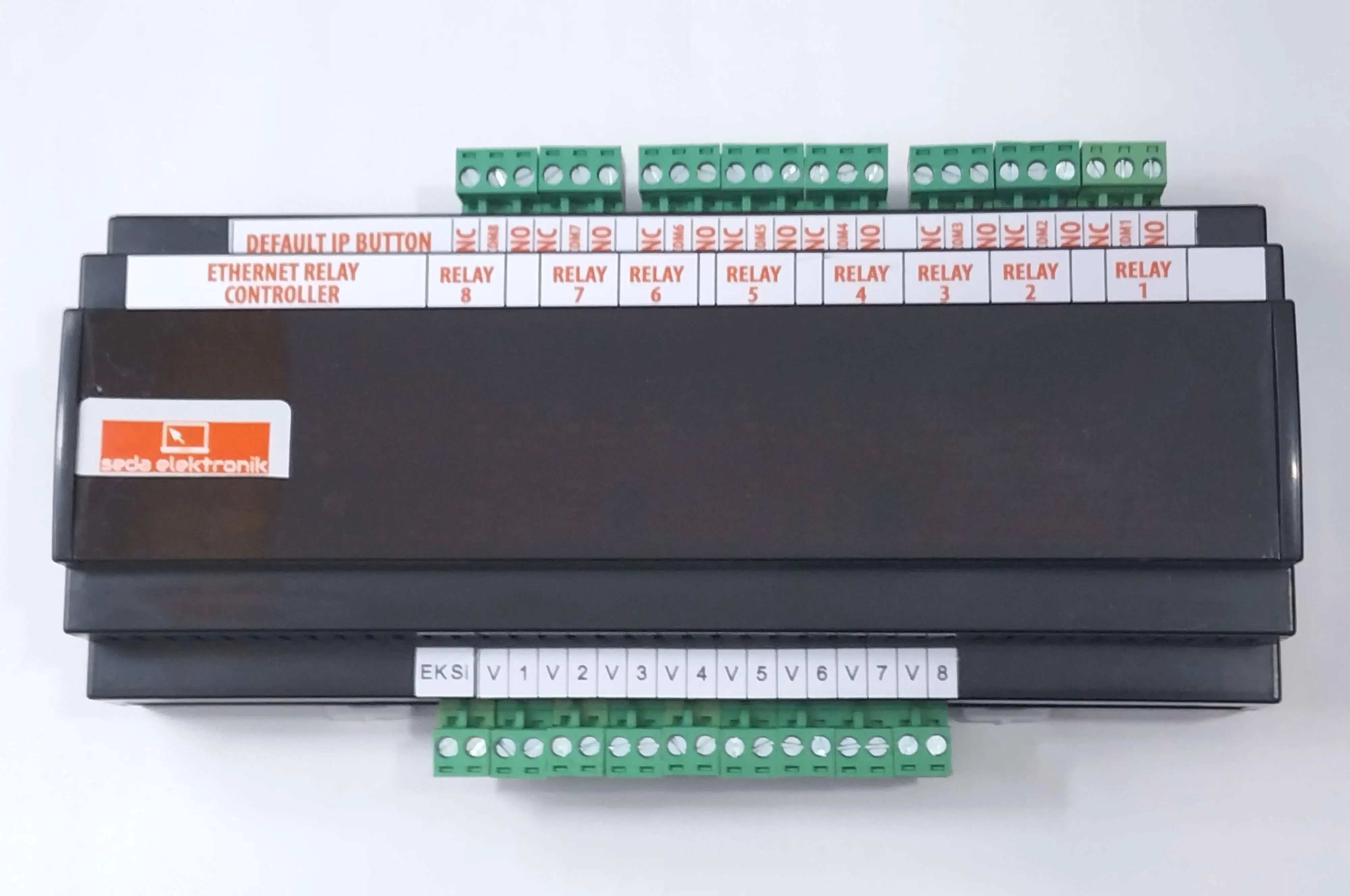 Network 8 Röle Kontrol 8 input Modülü - ön görünüm, RJ45 ve röle klemensleri görünür