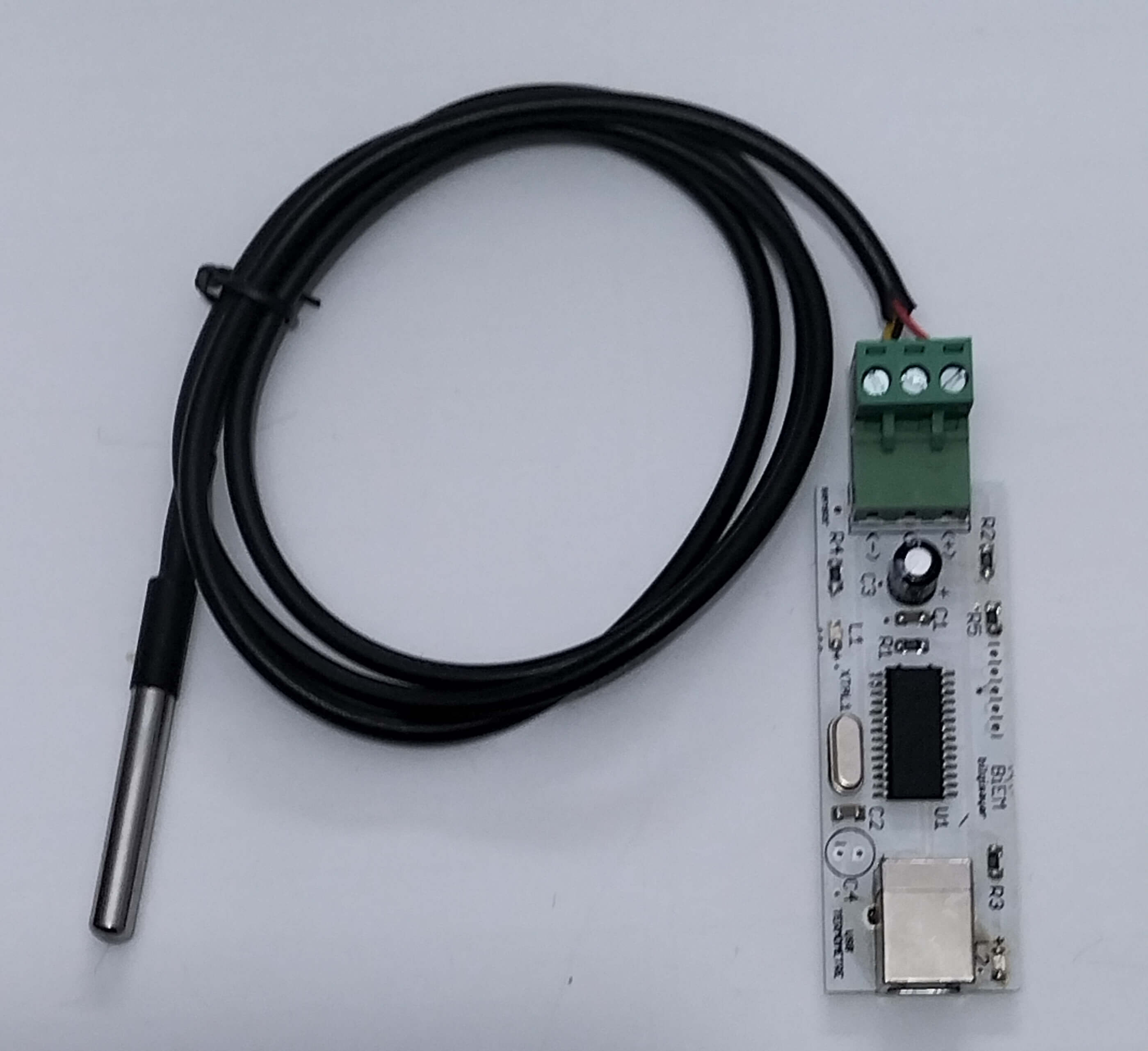 Usb termometre - üst görünüm, Usb ve Sensör klemensleri görünür