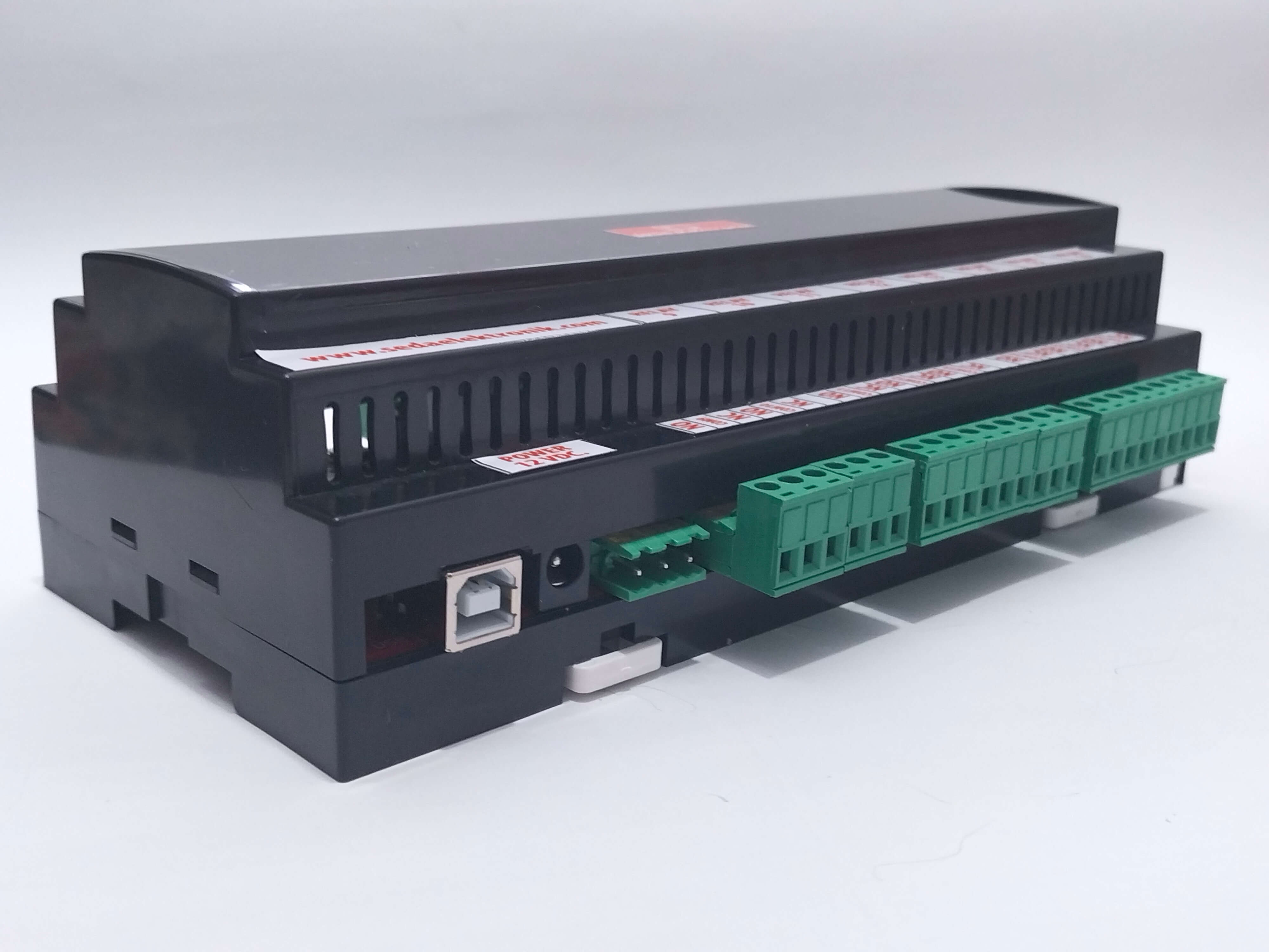 Usb 16 Röle Kontrol Modülü - ön görünüm, Usb ve röle klemensleri görünür