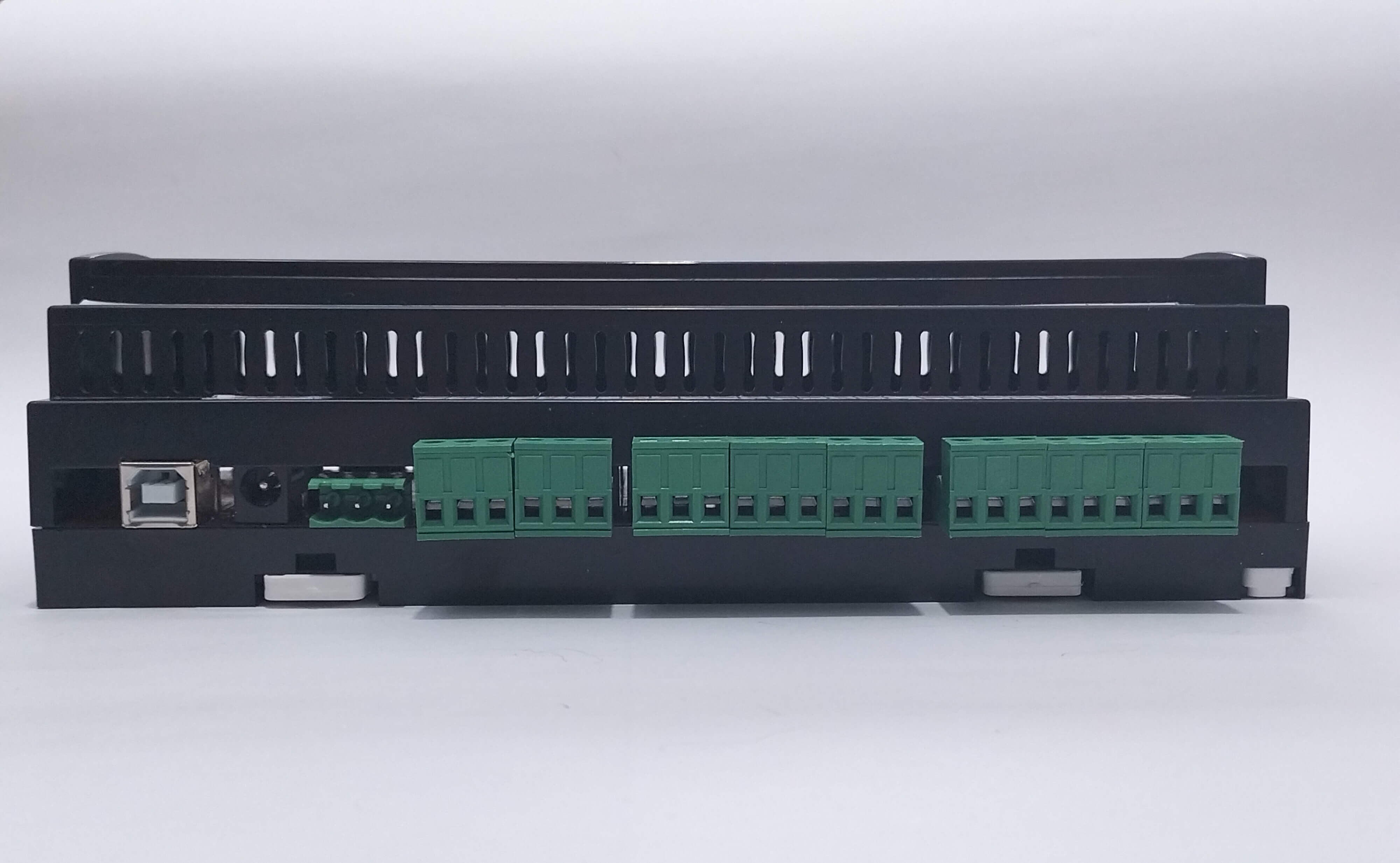 Usb 16 Röle Kontrol Modülü - ön görünüm, Usb ve röle klemensleri görünür