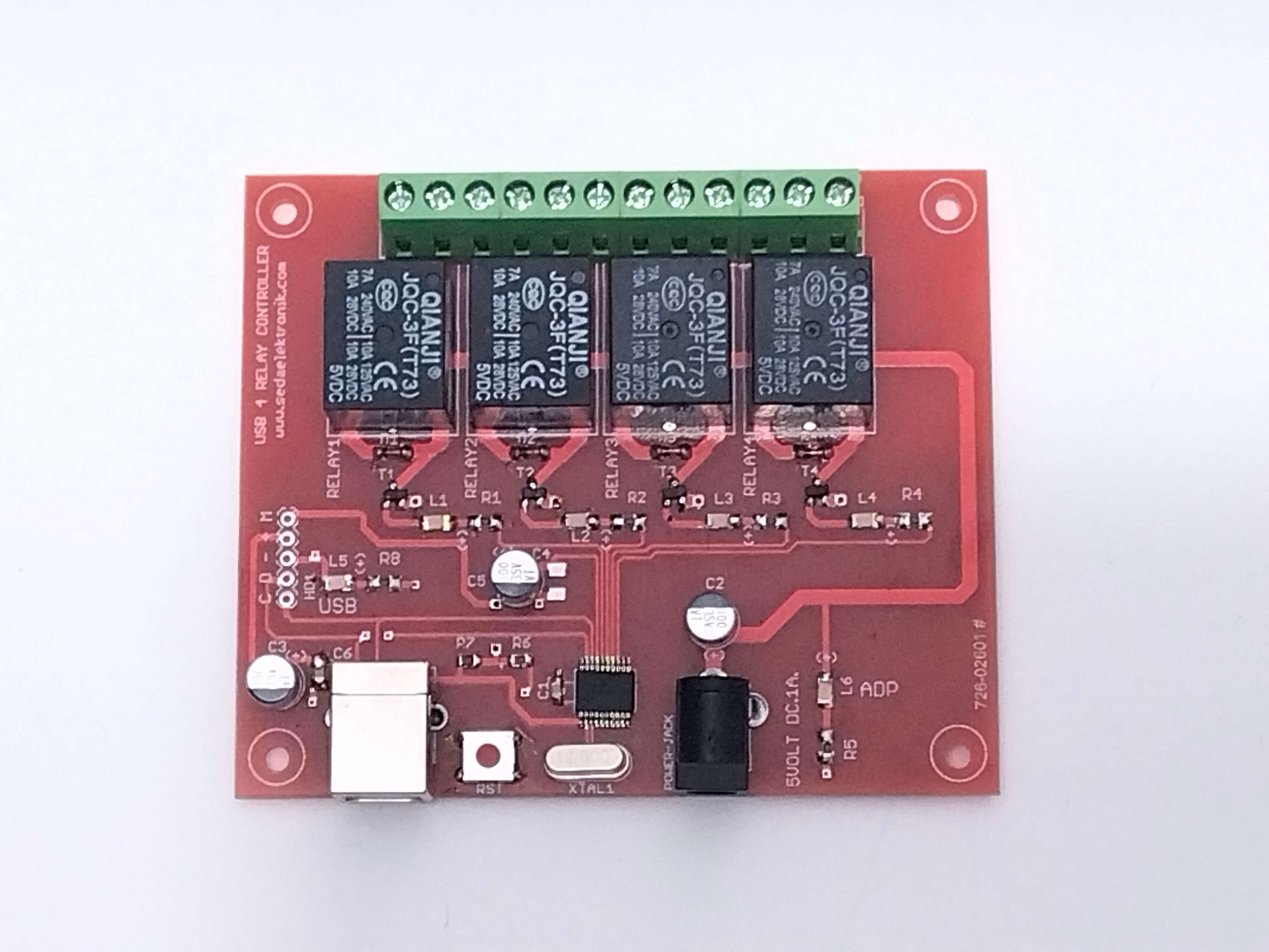 Usb 4 Röle Kontrol Modülü - ön görünüm, Usb ve röle klemensleri görünür