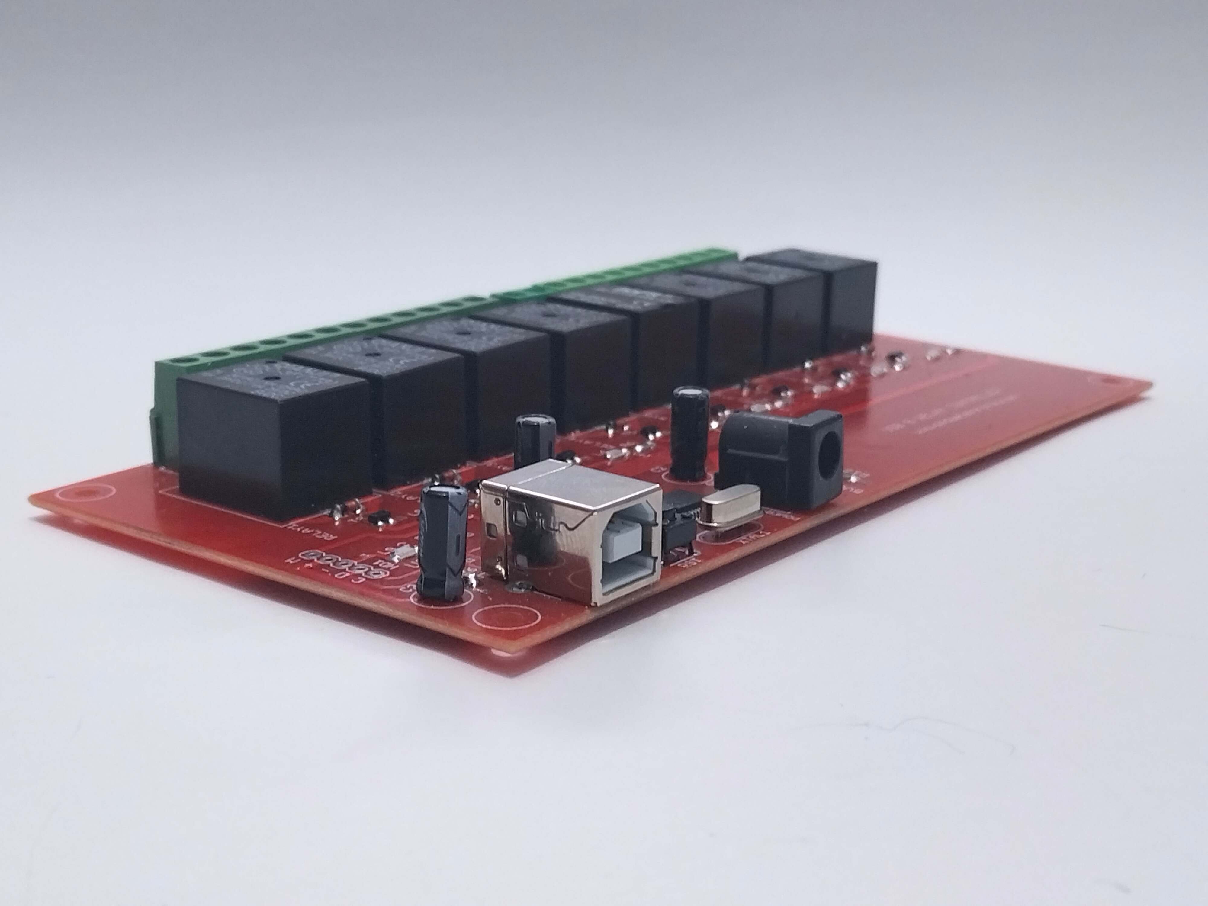 Usb 8 Röle Kontrol Modülü - ön görünüm, Usb ve röle klemensleri görünür