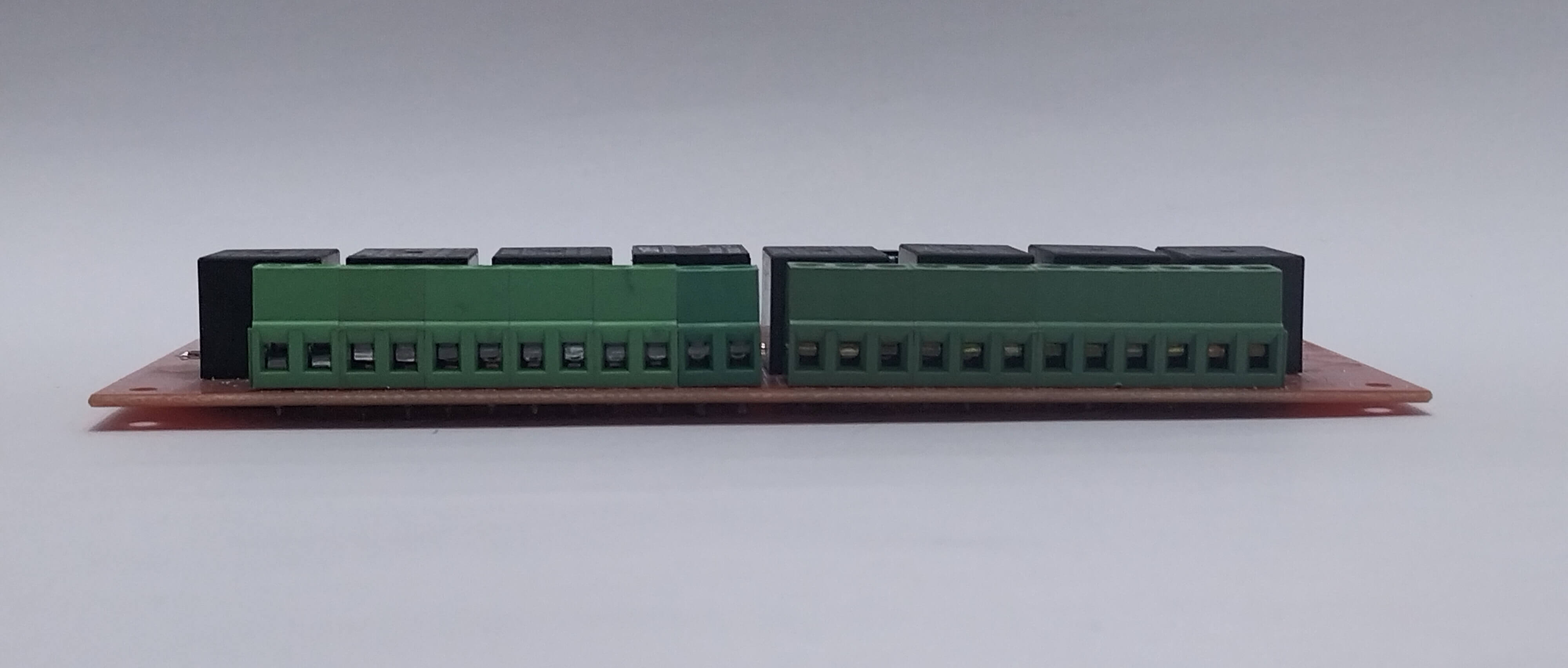 Usb 8 Röle Kontrol Modülü - ön görünüm, Usb ve röle klemensleri görünür